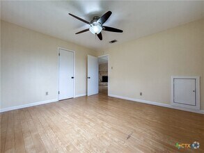 Building Photo - 571 Firefly Dr