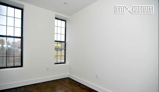 Building Photo - 558 Kosciuszko St