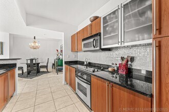 Building Photo - 1551 N Flagler Dr