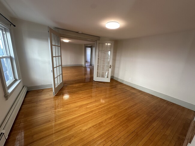 Building Photo - 86 Elm St
