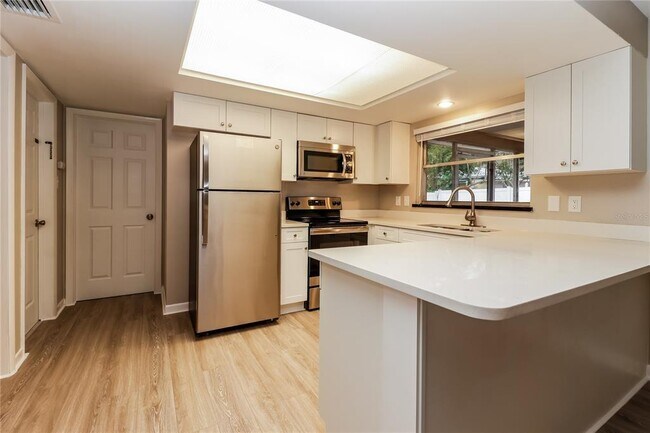 Foto del edificio - 1352 Ranchwood Dr
