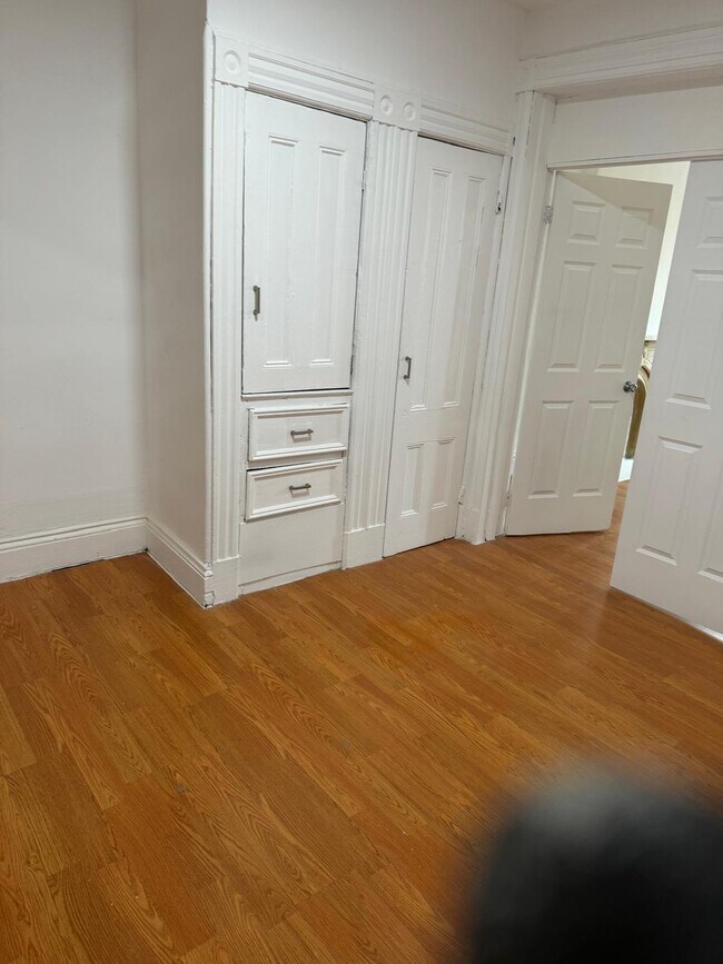 Middle room - 92 Sterling Pl