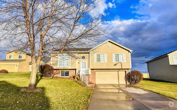 Building Photo - 1709 Eastview Dr