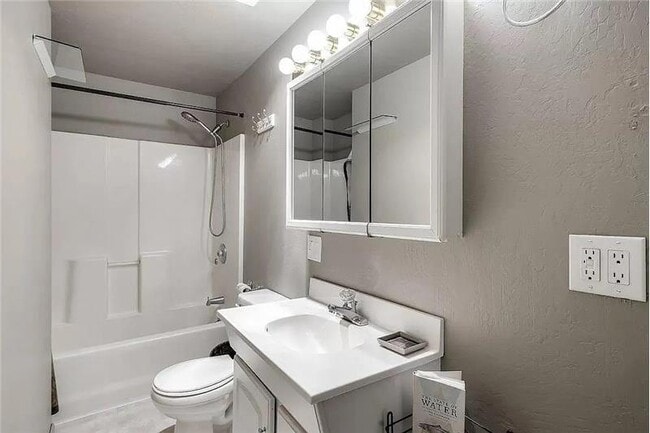 Building Photo - 751 Mountain Cir