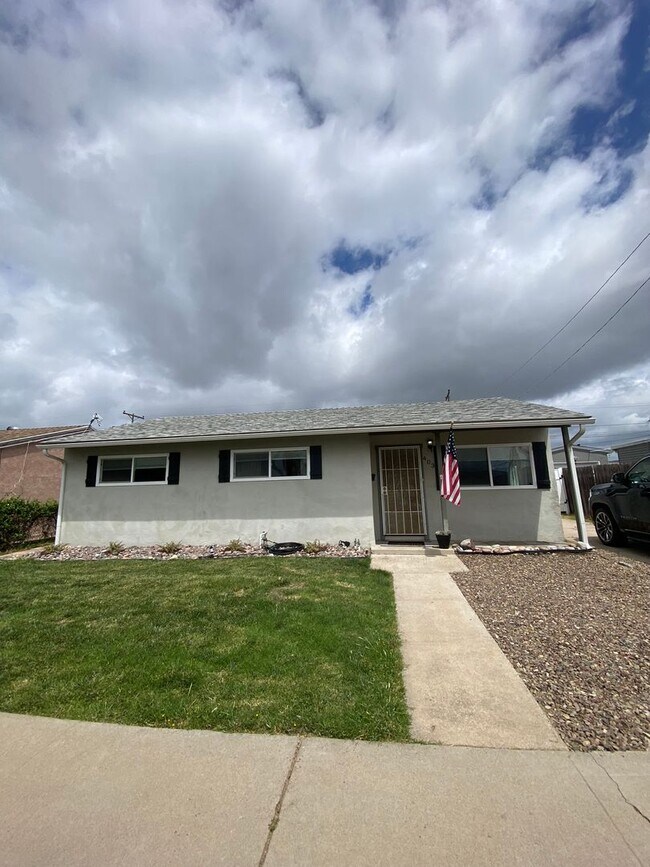 Building Photo - Gorgeous, Spacious 3 bed / 1 bath located near Encanto, San Diego!