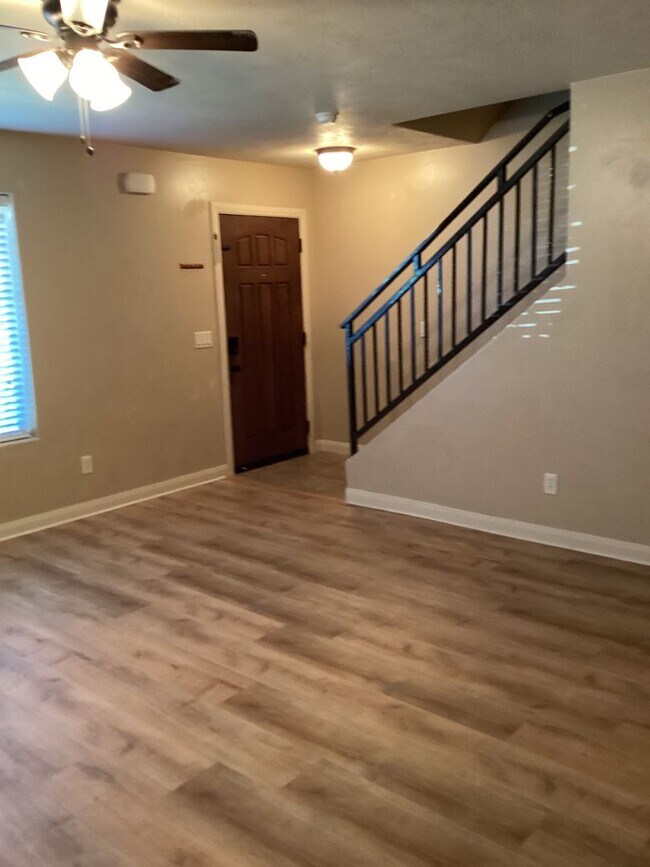 Foto del edificio - 340 1425 N St