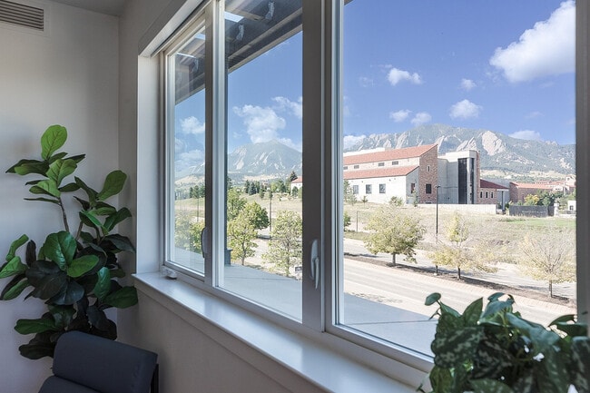 Building Photo - Union 9Seventy