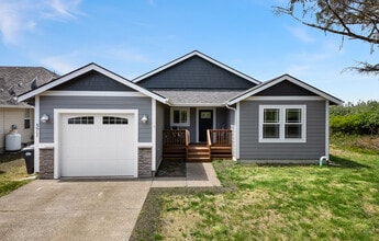 Building Photo - 571 Puffin Ave NE
