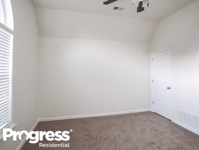 Building Photo - 5810 Bedford Loop E