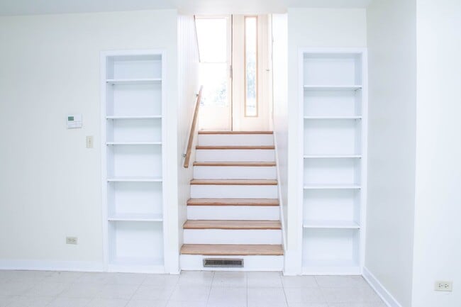 Building Photo - Townhouses Available Near UVA