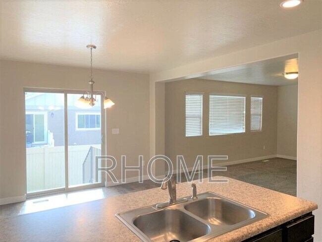 Building Photo - 2581 Cottonwood Dr