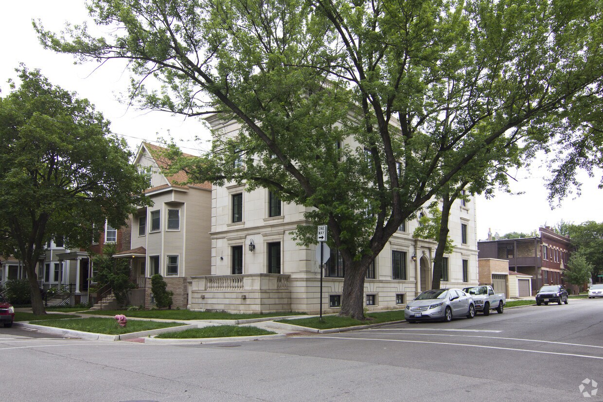 Primary Photo - 2216 W Grace St