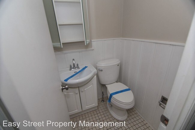 Building Photo - 3 br, 1.5 bath House - 26 Woodley Rd.