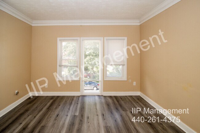 Foto del edificio - 3297 W 110th St