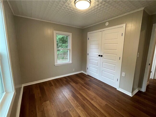 Foto del edificio - 2 bed 1 bath home within walking distance ...