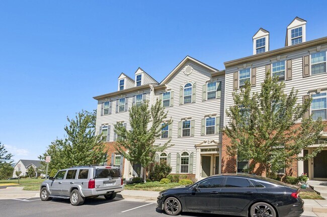 Building Photo - Welcome to this stunning 3-bedroom, 2.5-ba...