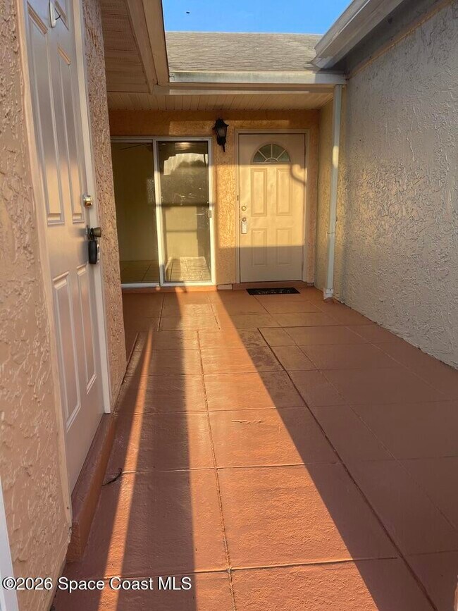 Foto del edificio - 1495 Malibu Cir NE