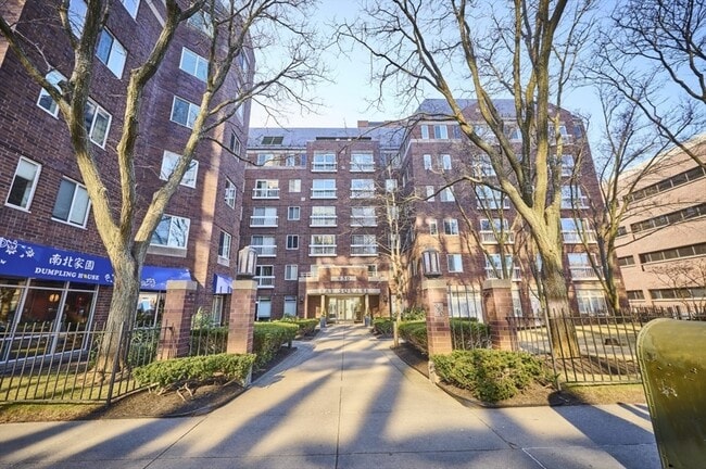 Foto del edificio - 950 Massachusetts Ave