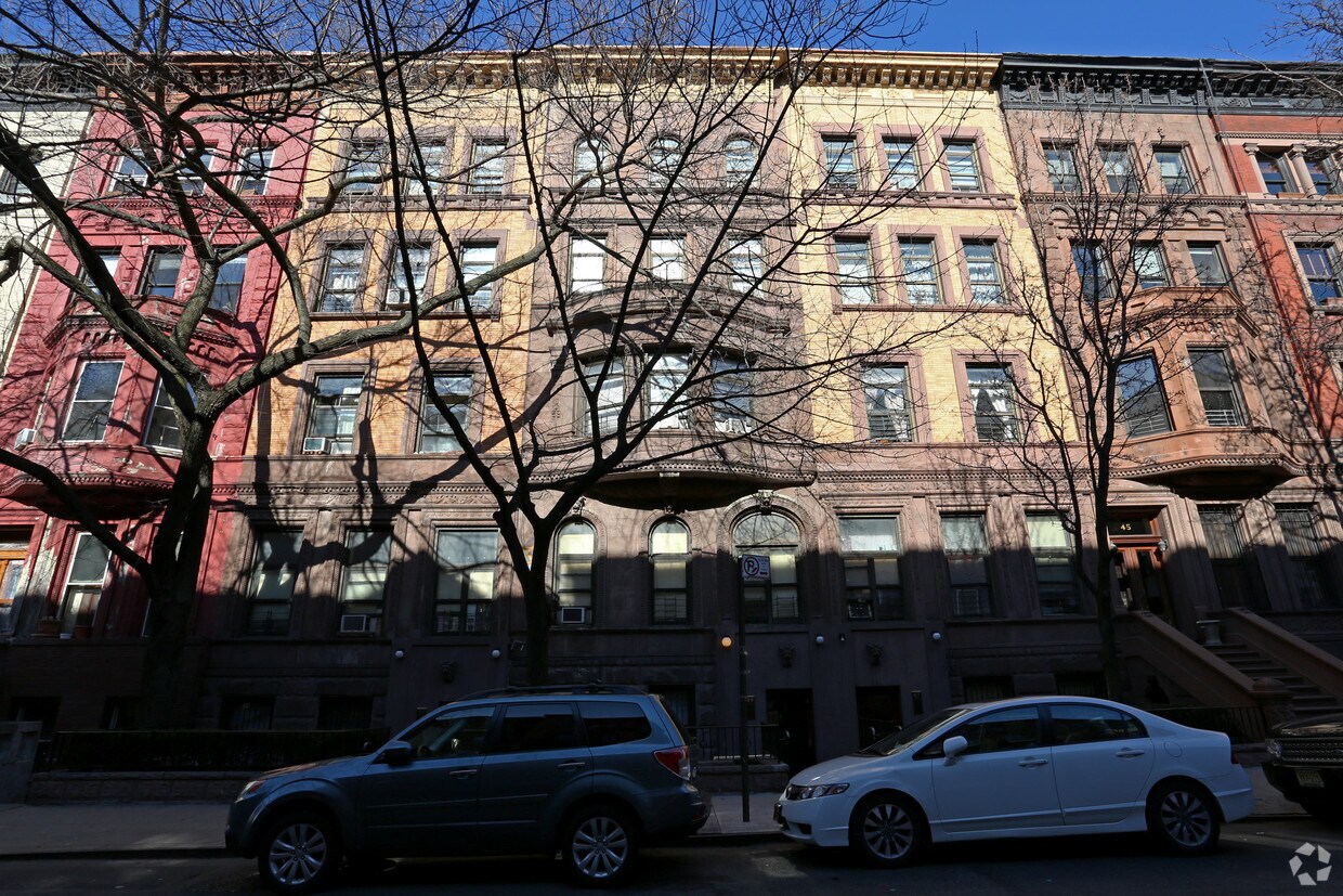 Building Photo - 49 W 89th St