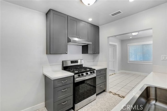 Building Photo - 660 S La Verne Ave