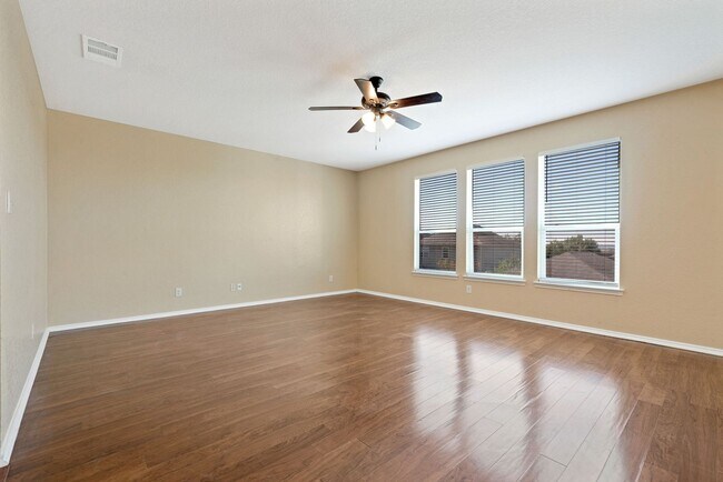 Building Photo - 3 Bedroom/2.5 Bath Loma Vista Subdivision
