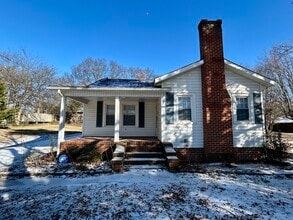 Building Photo - 935 Old Charlotte Rd SW