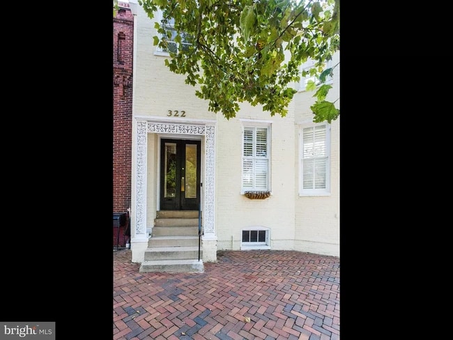 Building Photo - 322 S Washington St