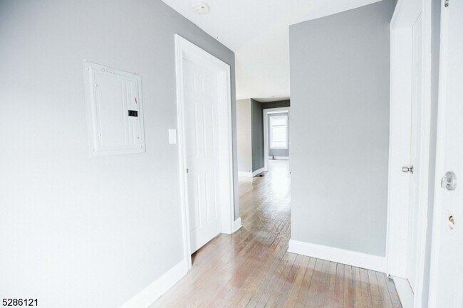 Foto del edificio - 566 S Clinton St