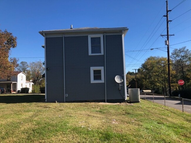 Building Photo - 2 Bedroom House Near E.C. Glass High School