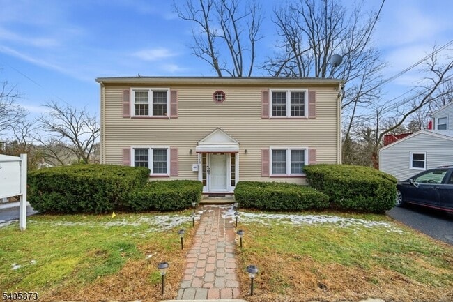 Building Photo - 76 Mt Kemble Ave