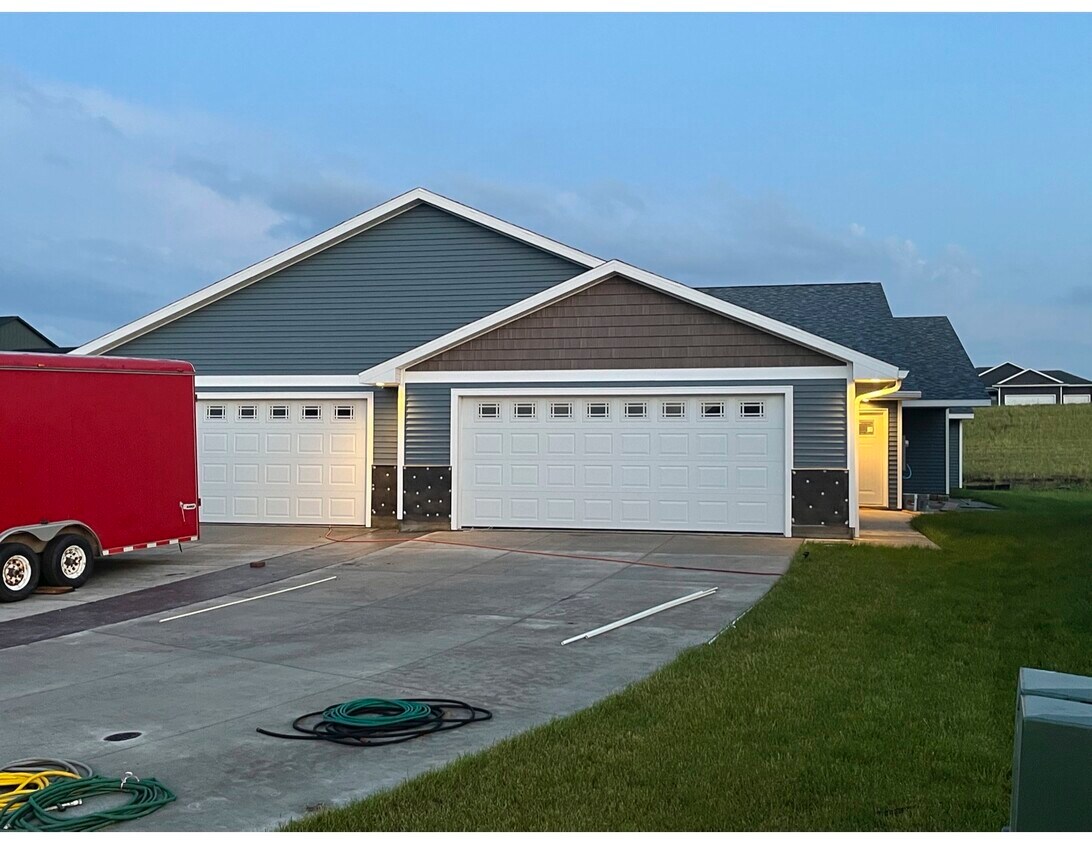 305 Post Oak Dr, Cedar Falls, IA 50613 Condo for Rent in Cedar Falls