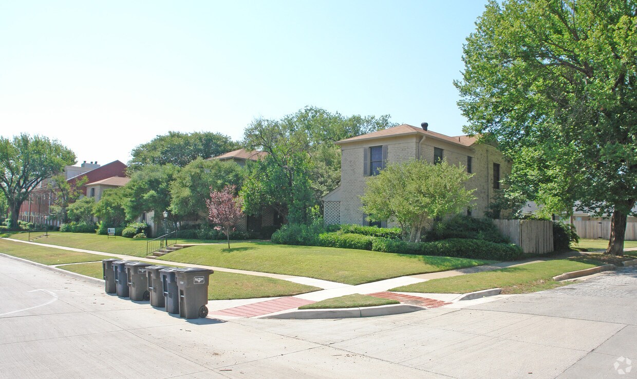 Foto principal - Birchman Apartments