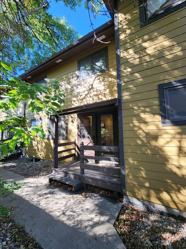 Foto del edificio - 4 Bedroom 3 Bath Condo close to campus