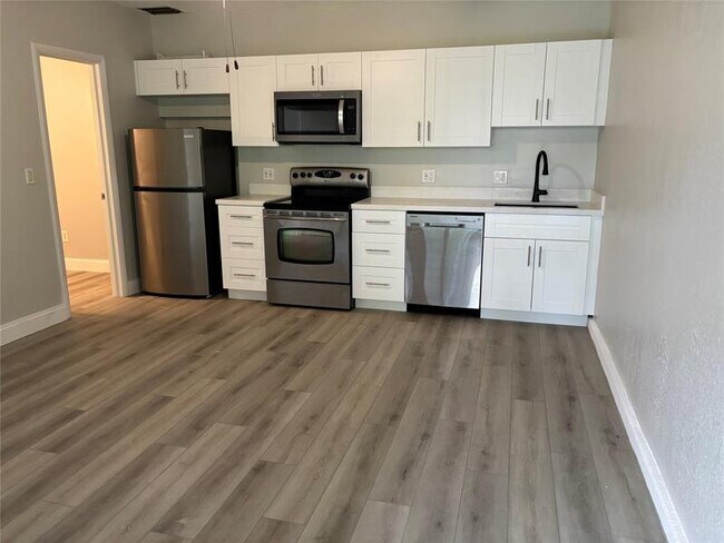 Foto del edificio - 1443 NE 56th St