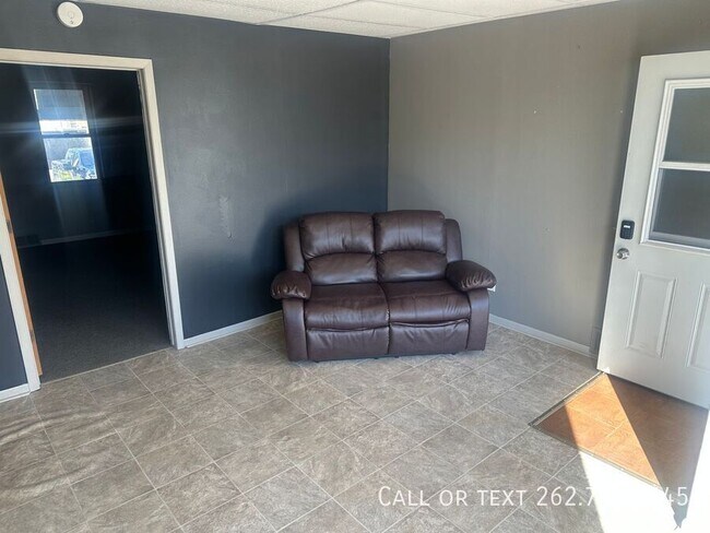 Building Photo - Charming Updated 1 Bed/1 Bath Apartment in...