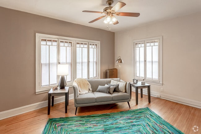1536 LaSalle Ave - 1BR, 1BA - Living Room - Copenhagen Enterprises