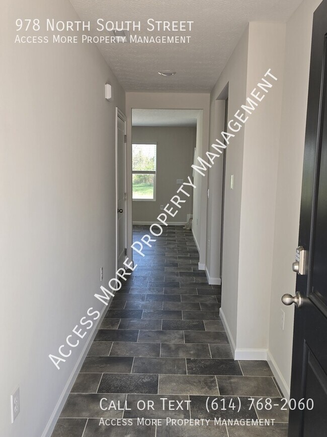 Foto del edificio - 978 N South St