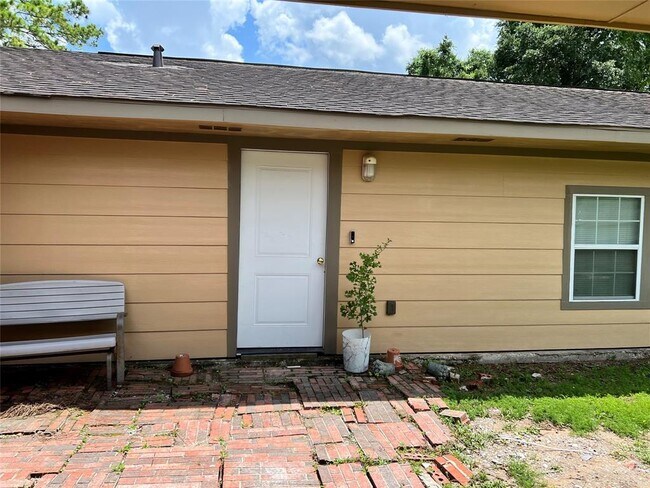 Building Photo - 7731 Schneider St