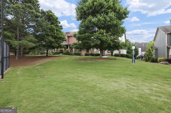 Foto del edificio - 423 Royal Cres Ln E