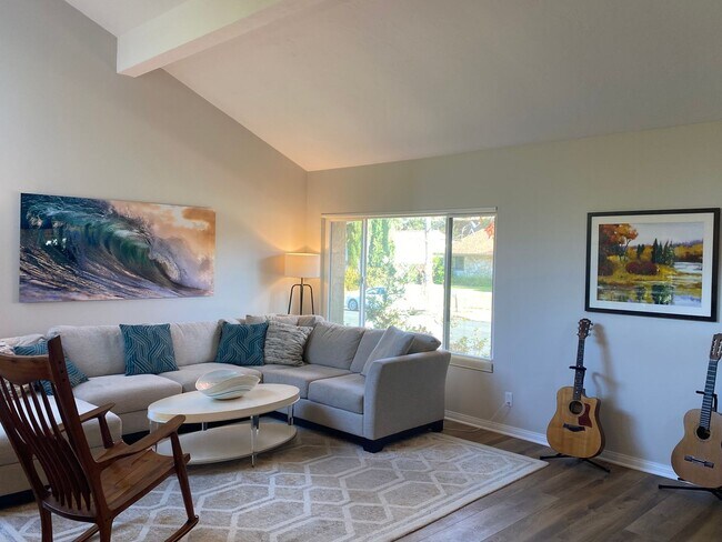 Foto del edificio - Stunning 4 bed, 3 bath furnished Newbury P...