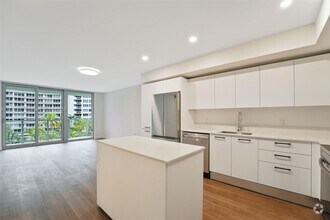 Building Photo - 1500 Bay Rd