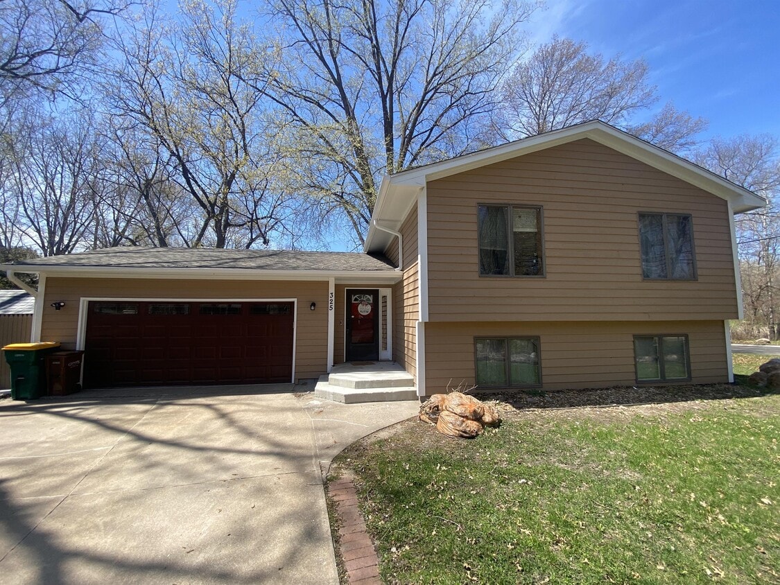 325 N Warner Ave, Mahtomedi, MN 55115 House Rental in Mahtomedi, MN