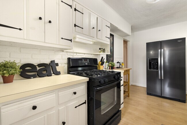 Foto del edificio - 2042 Shady Ln