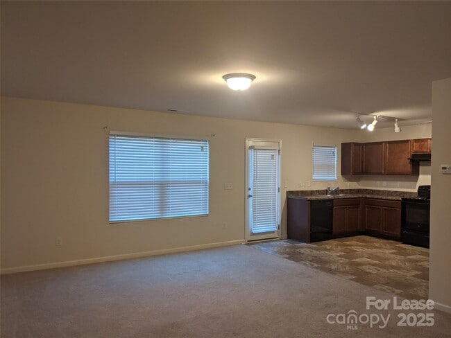 Building Photo - 2040 E Park Dr