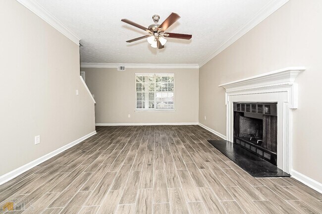 Foto del edificio - 6837 Hidden Lake Dr
