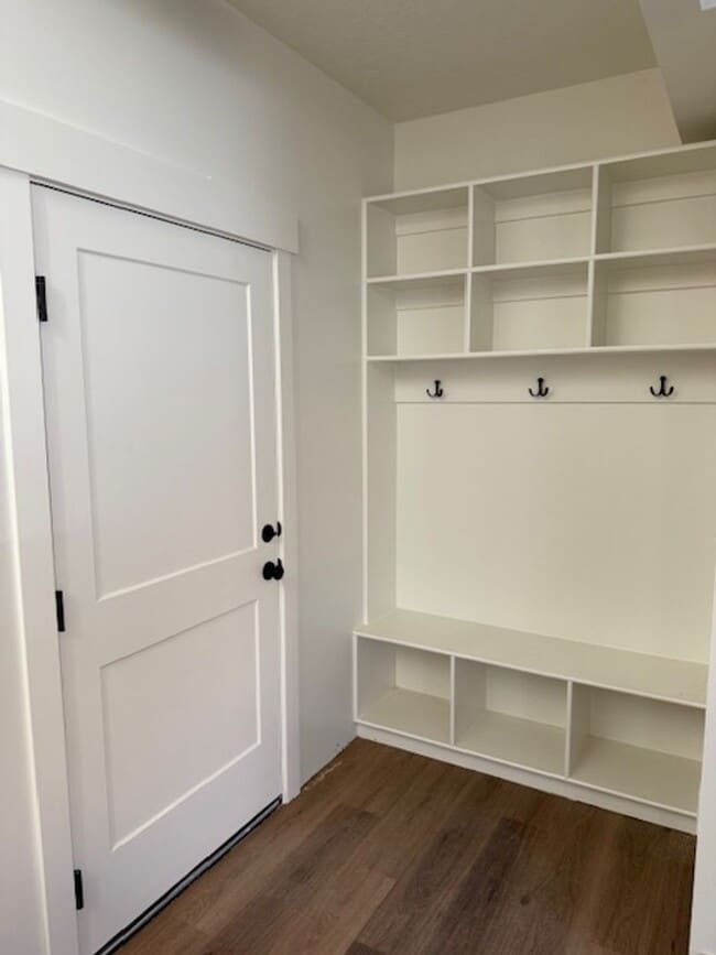 Foto del edificio - Half off first months rent - Beautiful townhome with 2 car garage, Central Air and Master Suite