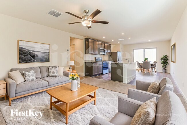 Building Photo - 1032 W 20th St