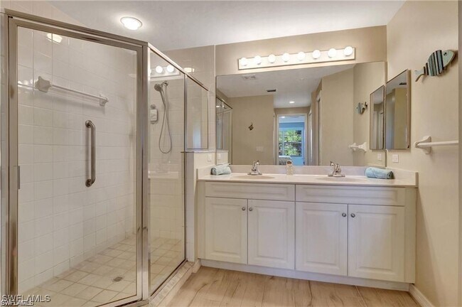 Foto del edificio - 1781 Four Mile Cove Pkwy