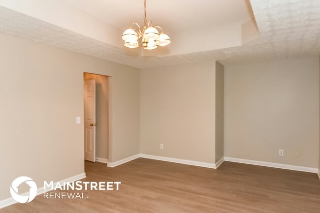 Building Photo - 1685 Versailles Dr