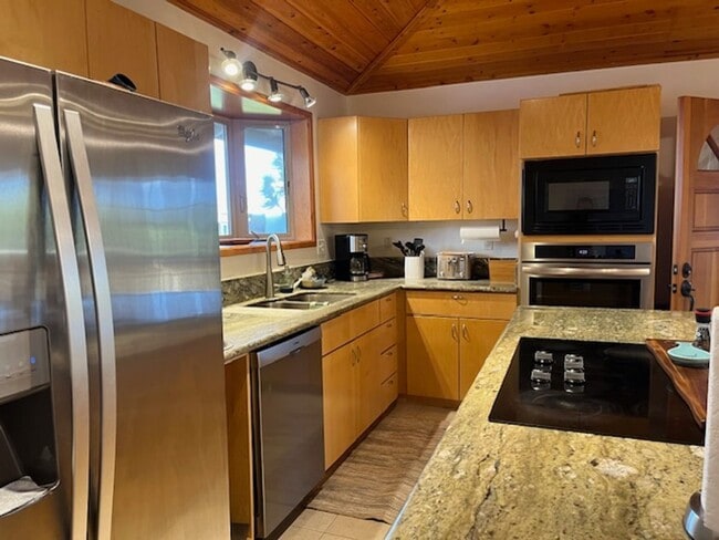 Building Photo - 6 Month Lease on Fully Furnished 3 Bedroom...